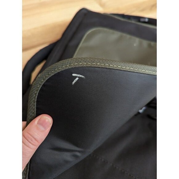 Lenova Messenger Max Laptop Shoulder Bag Compartments Black/Olive Green - Picture 5 of 6